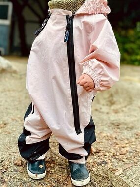 Hapiu size: 3T one-piece rain suit  waterproof light pink and black